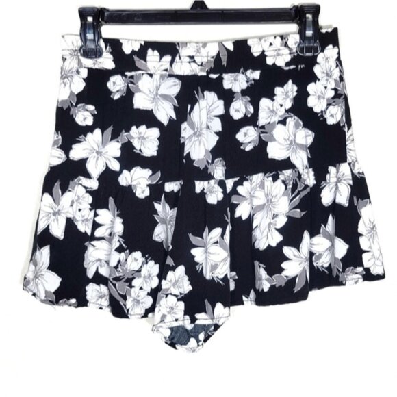 Black floral print size M shorts skirt-look aeropostale skort skirt flowy medium - Picture 1 of 2